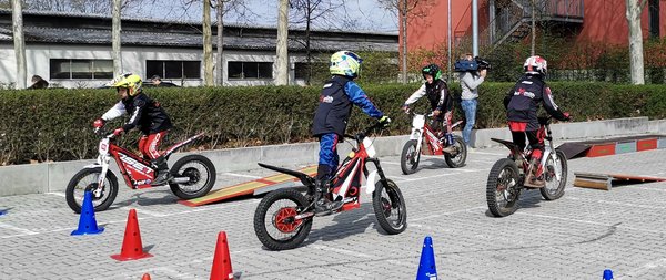 Kinder Trial Training mit OSET Elektro Motorrad